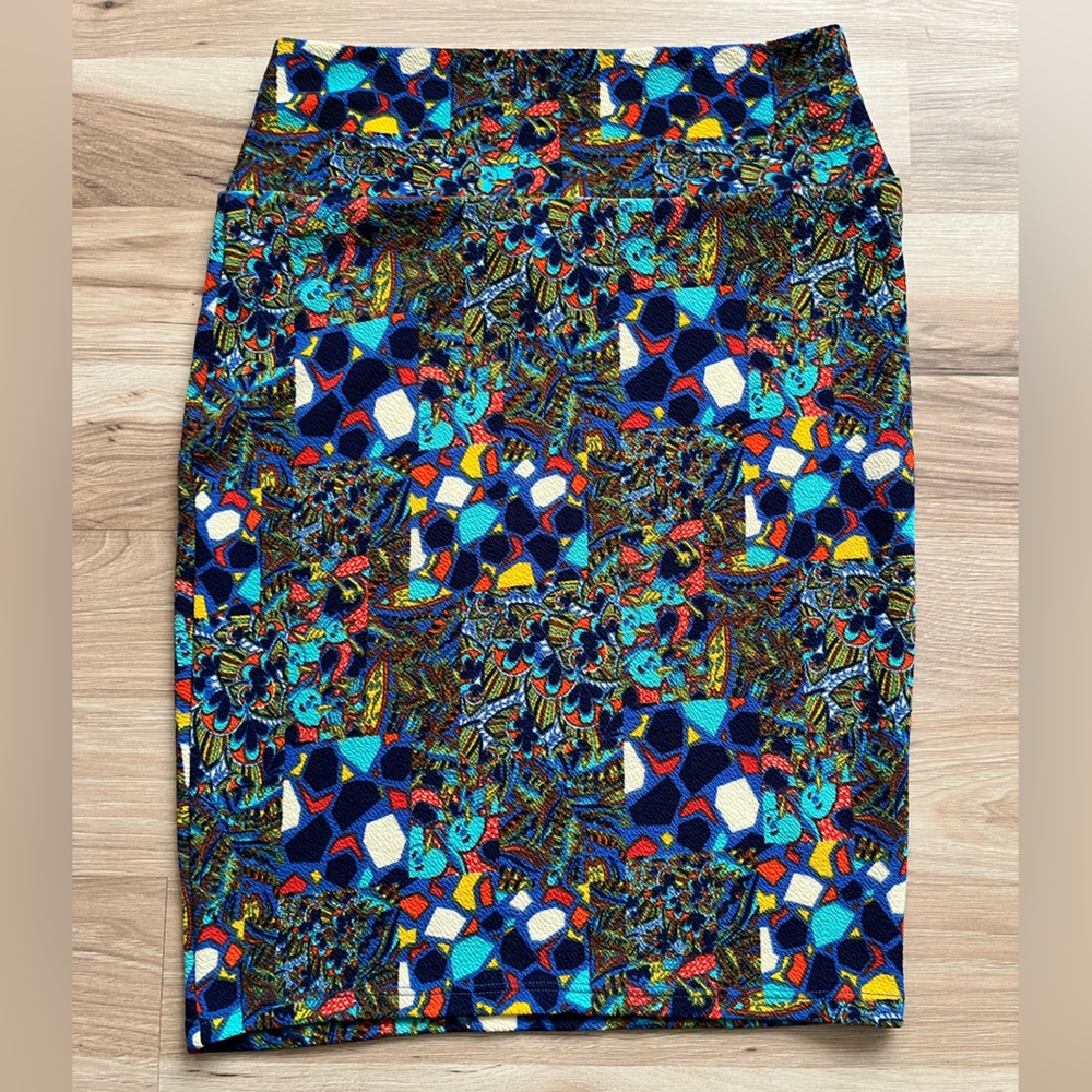 LulaRoe Women’s Cassie Colorful Patterned Skirt Size S Straight Fit Stretch